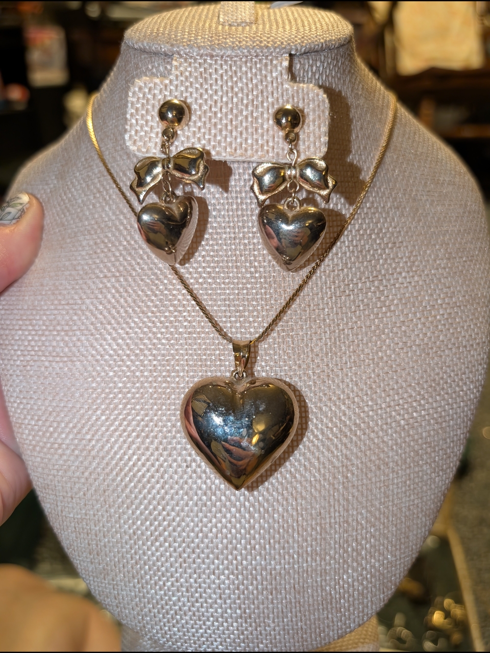 Vintage Gold Heart Pendant Necklace and Bow Drop Earrings Set